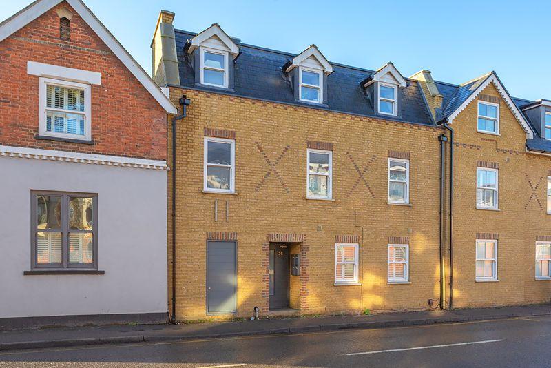 Walton Road, East Molesey, KT8 2 bed apartment £385,000