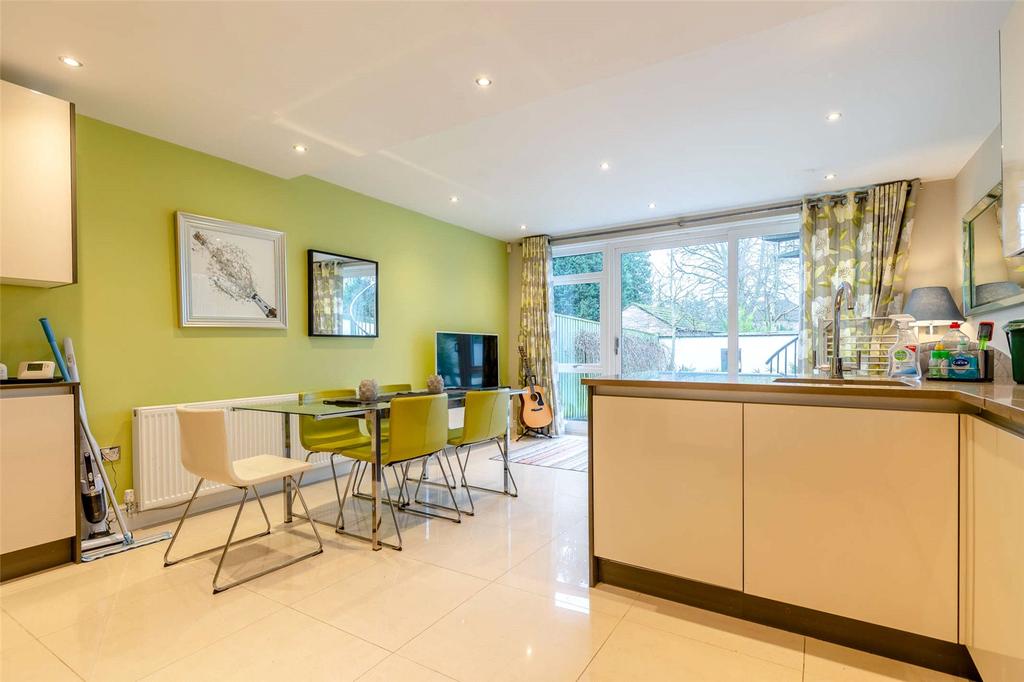 Bedells Lane, Wilmslow, Cheshire, SK9 4 bed terraced house £2,500 pcm