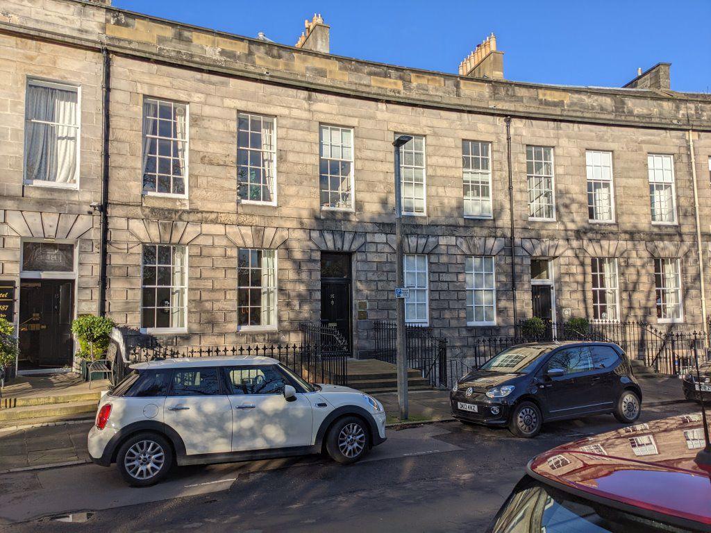 CLAREMONT CRESCENT, EDINBURGH, EH4 7HX 2 bed flat £1,295 pcm (£299 pw)