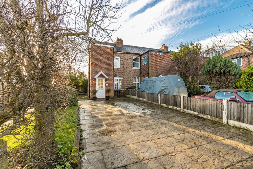Buckfast Road, Sale 2 bed end of terrace house £325,000