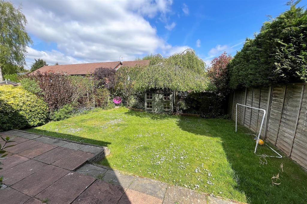 Chalcraft Close, Liphook 4 bed detached house £552,500