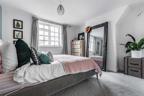14 Cottage Grove, Surbiton, KT6 4JH
