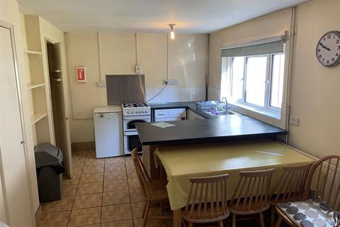 12 Broom Close, Hatfield, AL10 9DL