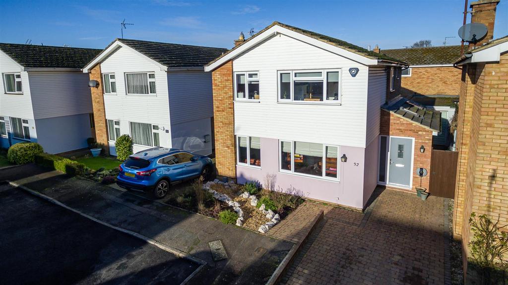 Boswell Drive, Ickleford, Hitchin 3 bed detached house £600,000