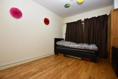 3 bedroom terraced house for sale - North Drive, Hounslow