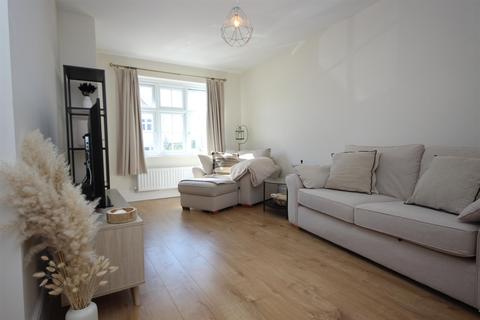 131 Hawkins Road, Exeter, EX1 3UW