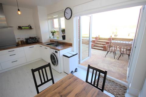131 Hawkins Road, Exeter, EX1 3UW