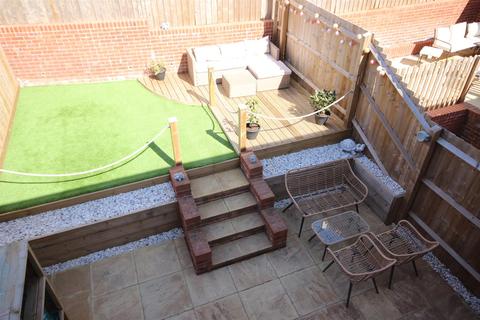 131 Hawkins Road, Exeter, EX1 3UW