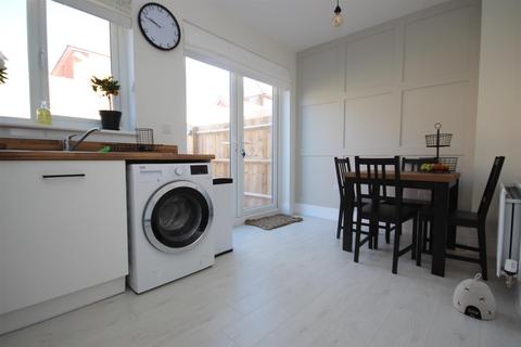 131 Hawkins Road, Exeter, EX1 3UW