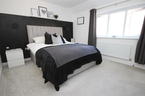 131 Hawkins Road, Exeter, EX1 3UW