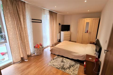 4 bedroom house to rent - 21 Camborne RoadEdgware