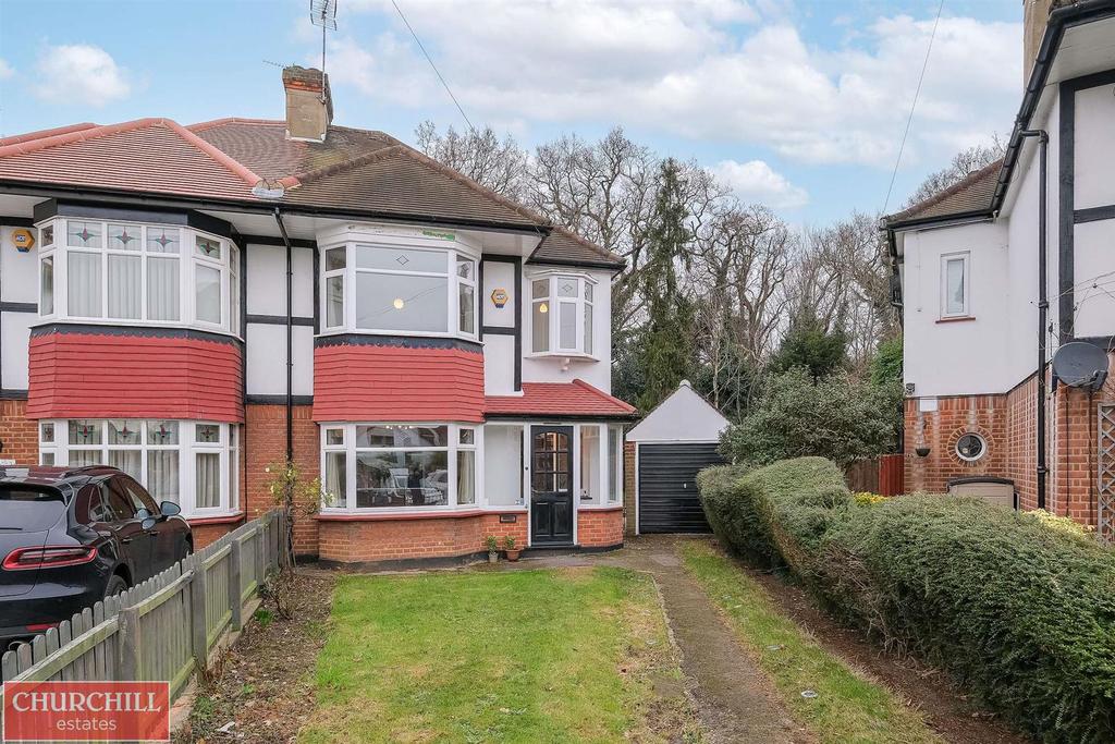 Oakhurst Close, Walthamstow 3 bed semidetached house £825,000
