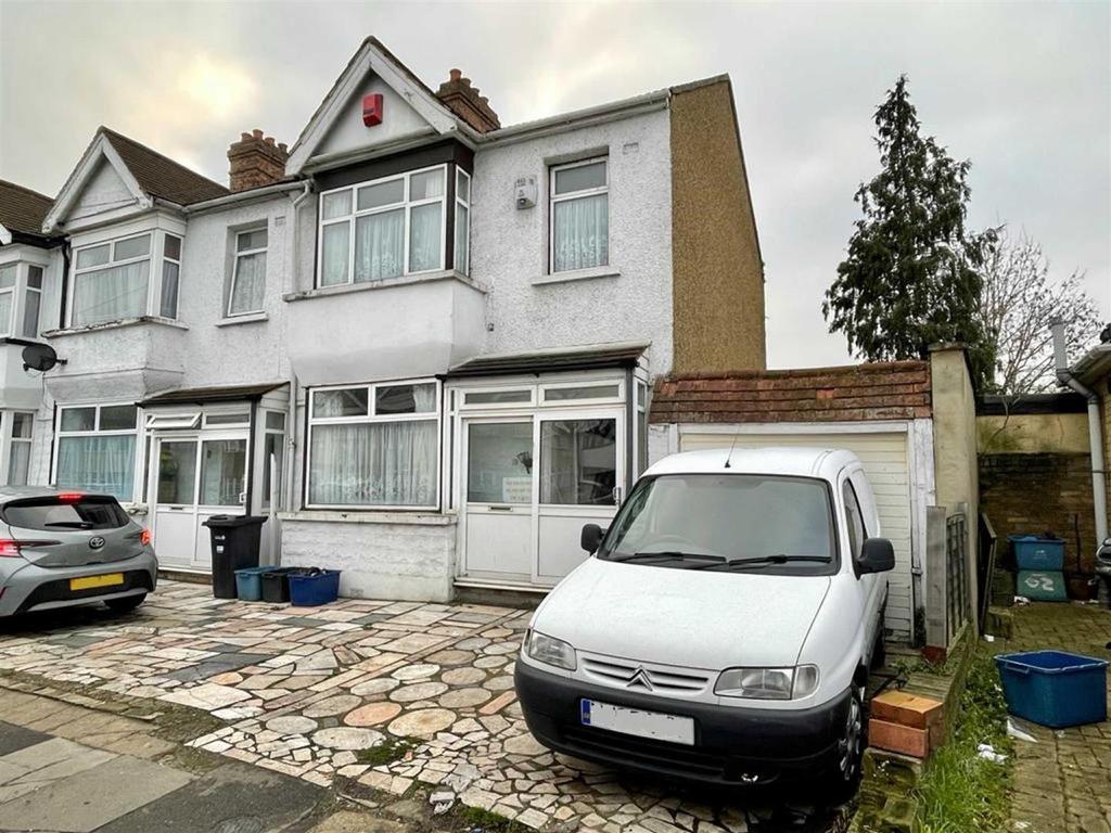 Sunnyside Road, Ilford 3 bed semidetached house £525,000
