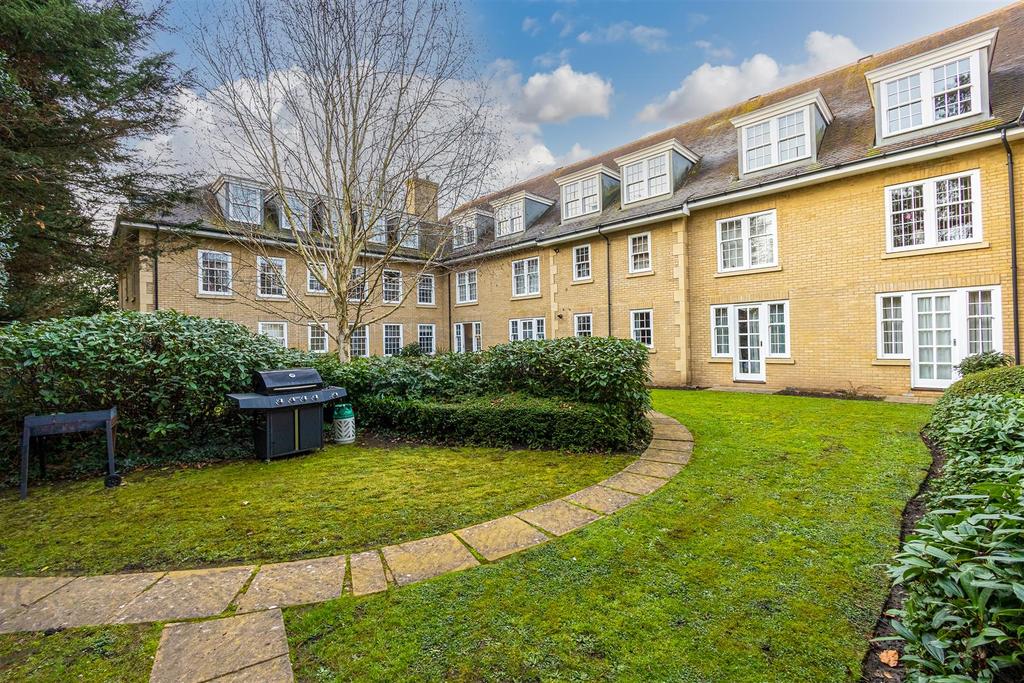 Brighton Road, Banstead 2 bed apartment £365,000