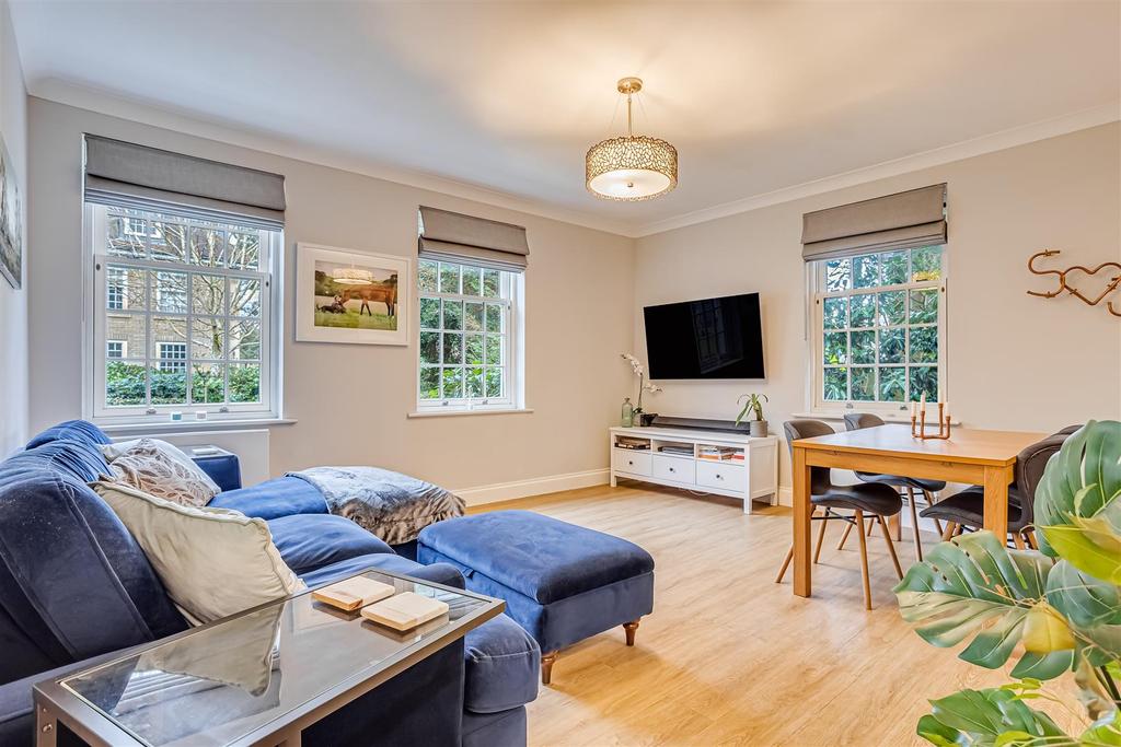 Brighton Road, Banstead 2 bed apartment £365,000