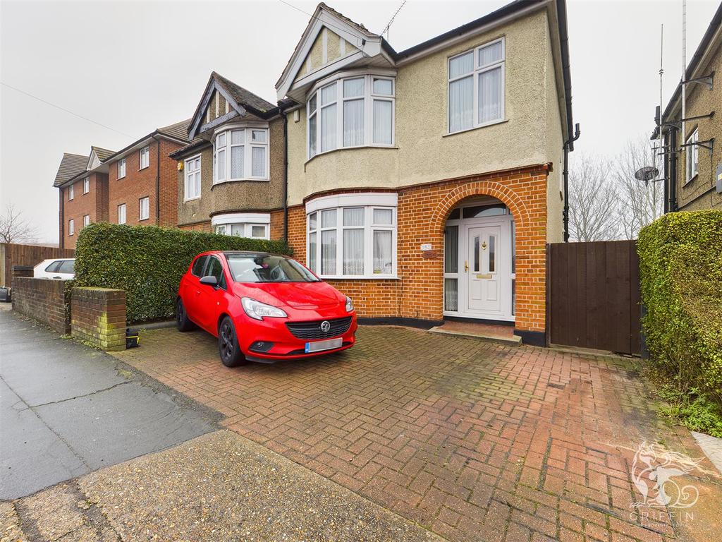 Southend Road, Grays 3 bed semidetached house £375,000