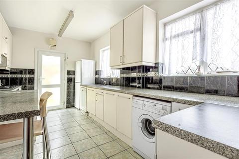 21 Glenwood Road, Epsom, KT17 2LZ