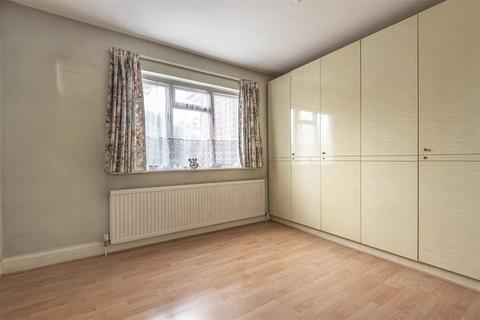21 Glenwood Road, Epsom, KT17 2LZ