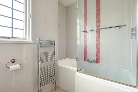 21 Glenwood Road, Epsom, KT17 2LZ