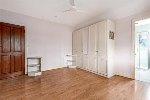 21 Glenwood Road, Epsom, KT17 2LZ
