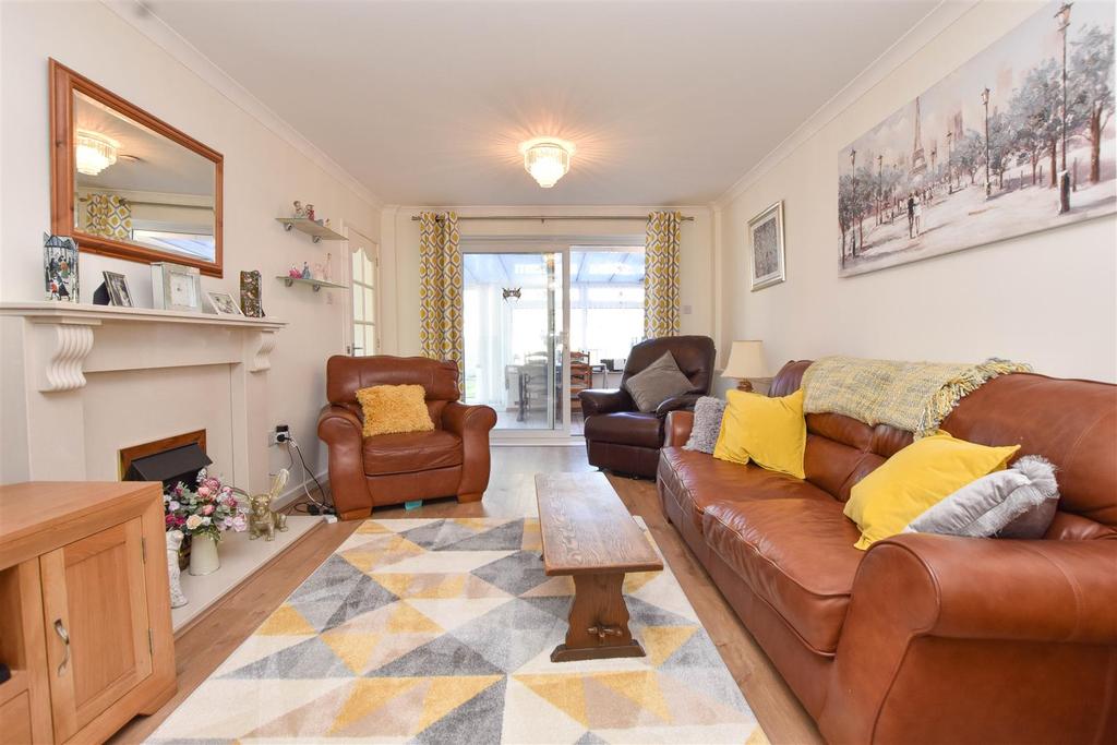 Innings Drive, Pevensey Bay 2 bed semidetached bungalow £375,000