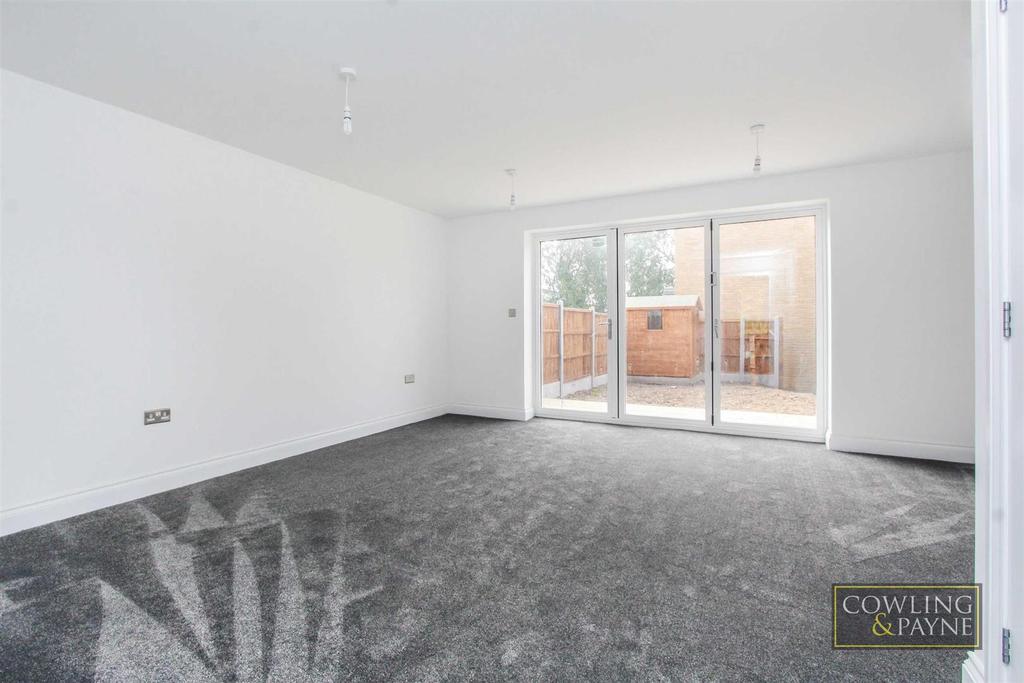 Tilbury Road, West Horndon 2 bed end of terrace house £325,000