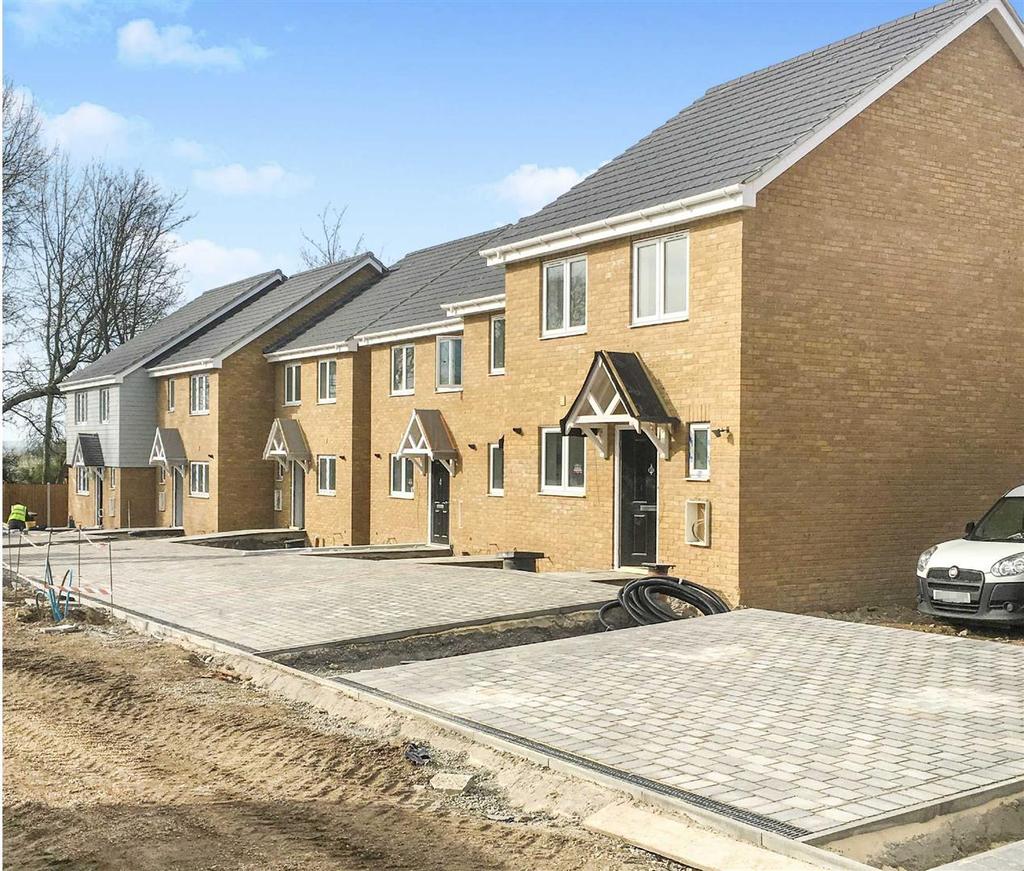Tilbury Road, West Horndon 2 bed end of terrace house £325,000