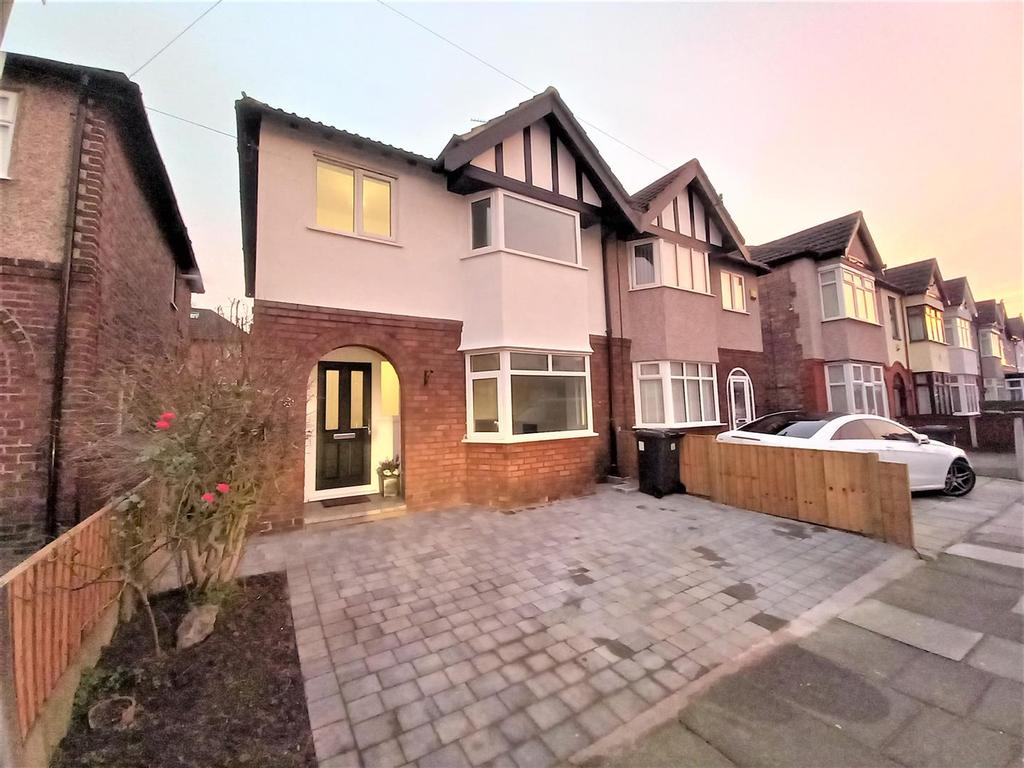 Alexandra Road, Crosby, Liverpool 3 bed semidetached house £260,000