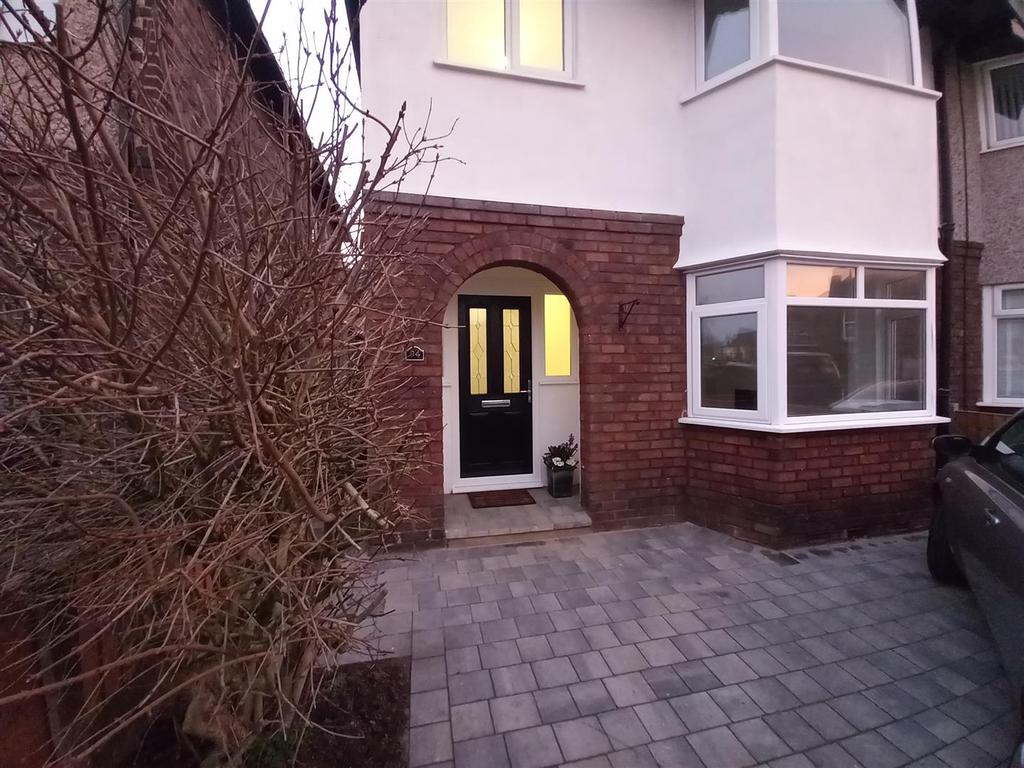 Alexandra Road, Crosby, Liverpool 3 bed semidetached house £260,000