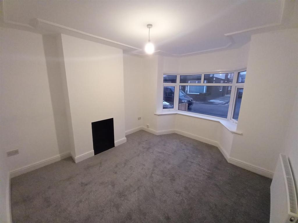 Alexandra Road, Crosby, Liverpool 3 bed semidetached house £260,000