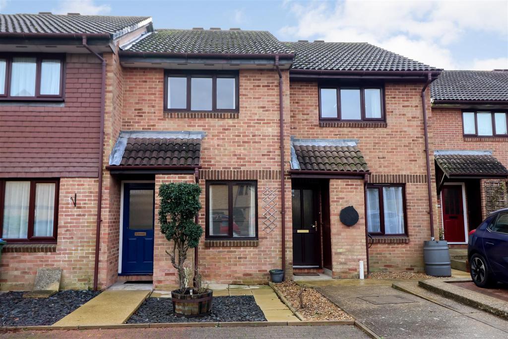 Manor Fields, Horsham 2 bed terraced house £325,000