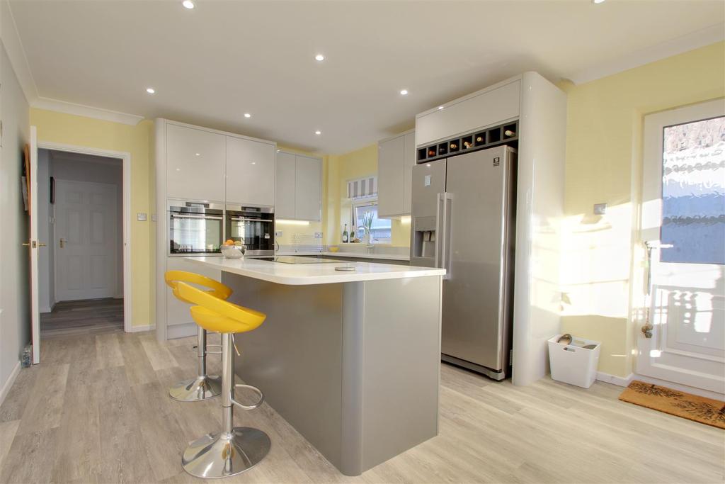 Midhurst Drive, Ferring, Worthing 2 bed detached bungalow £575,000