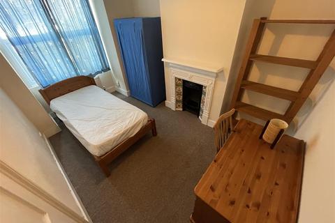 3 bedroom flat to rent - Shanklin Road, Brighton
