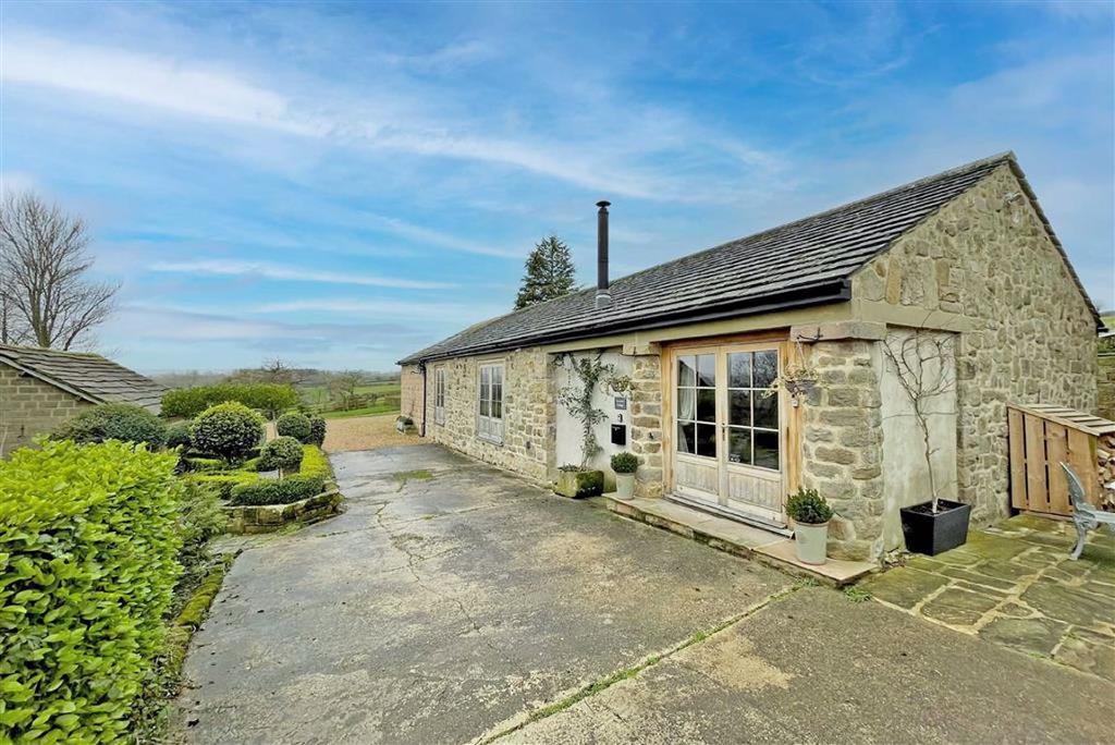 Church Hill, North Rigton 2 bed barn conversion £2,250 pcm (£519 pw)