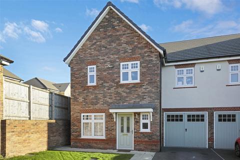 4 bedroom semi-detached house for sale - Southview Drive, Wrenthorpe, Wakefield, West Yorkshire, WF2