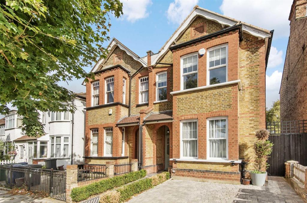 Daws Lane, Mill Hill 4 bed semidetached house £1,195,000