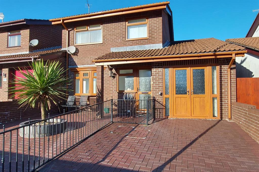 Fairmeadows, Cwmfelin, Maesteg 3 bed link detached house £184,950