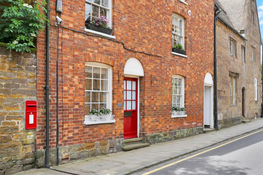 High Street East, Uppingham 2 bed character property £269,950