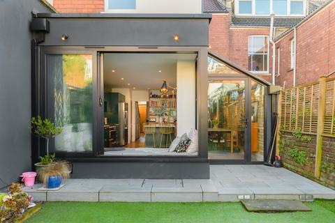 44 Brecknock Road, Bristol, BS4 2DD