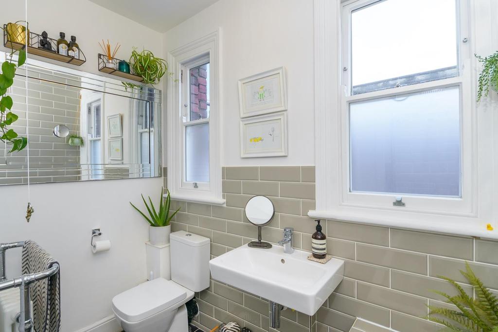 DAORKCONKCERB44 - Bathroom B.jpg