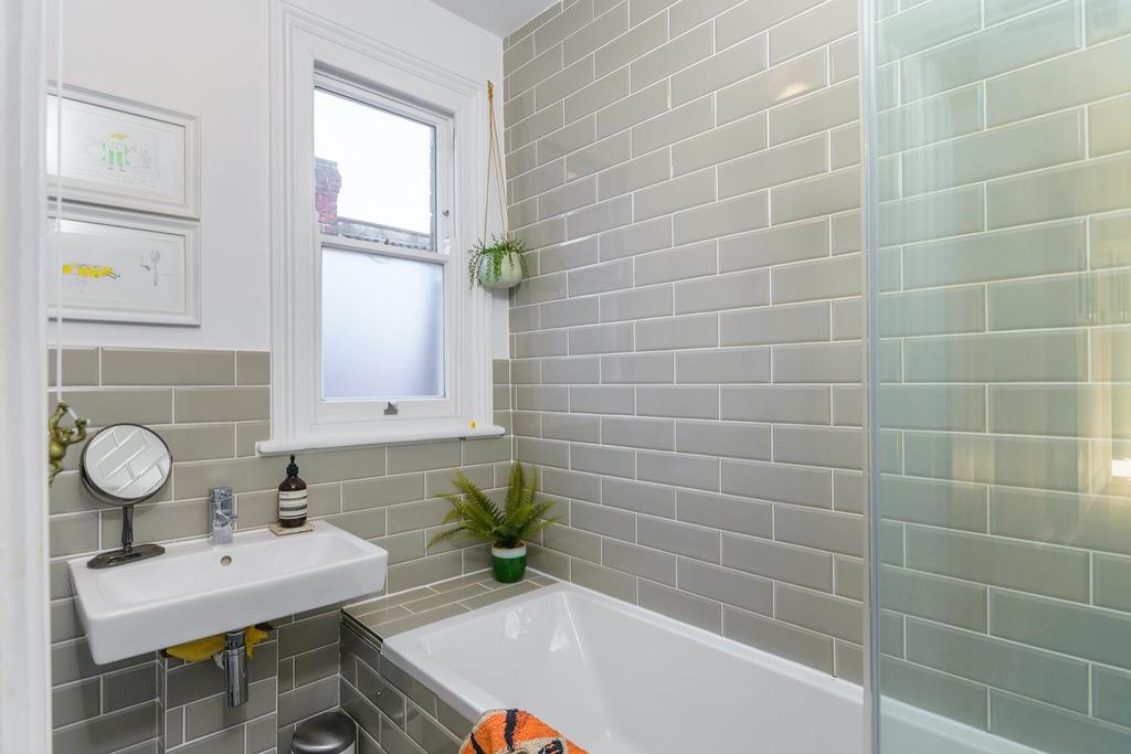 DAORKCONKCERB44 - Bathroom D.jpg