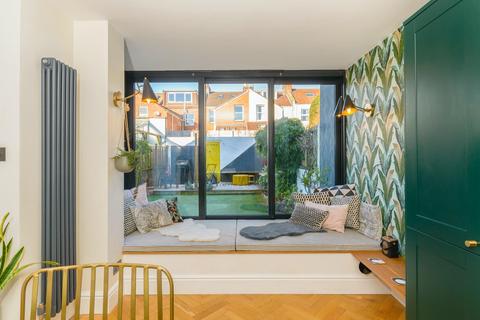 44 Brecknock Road, Bristol, BS4 2DD