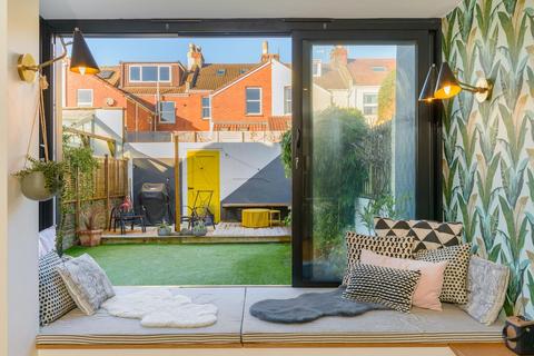 44 Brecknock Road, Bristol, BS4 2DD