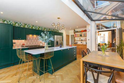 44 Brecknock Road, Bristol, BS4 2DD