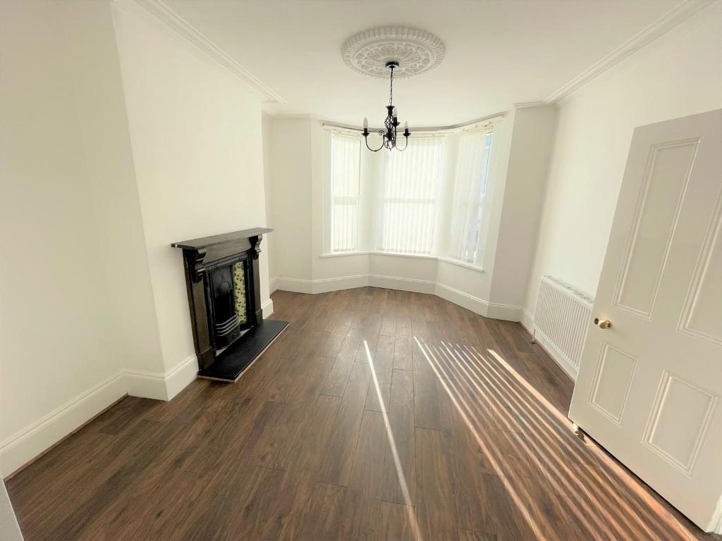 Antony Road, Torpoint 3 bed terraced house £200,000