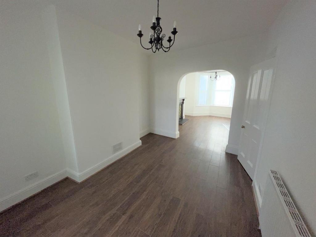 Antony Road, Torpoint 3 bed terraced house £200,000