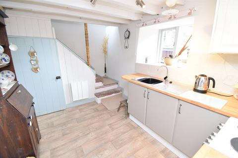 1 bedroom cottage to rent, Briestfield Road, Briestfield Dewsbury WF12