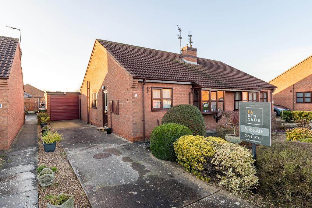 Hall Rise, Messingham, Scunthorpe 2 bed semidetached bungalow £155,000