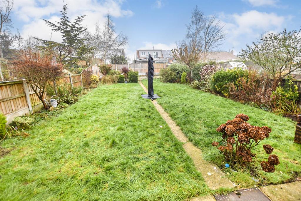 Perry Road, Benfleet 3 bed semidetached house £450,000