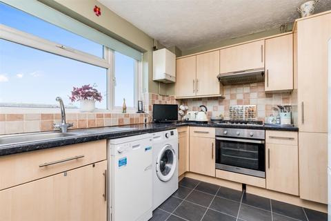 3 bedroom terraced house for sale - The Crestway, Brighton